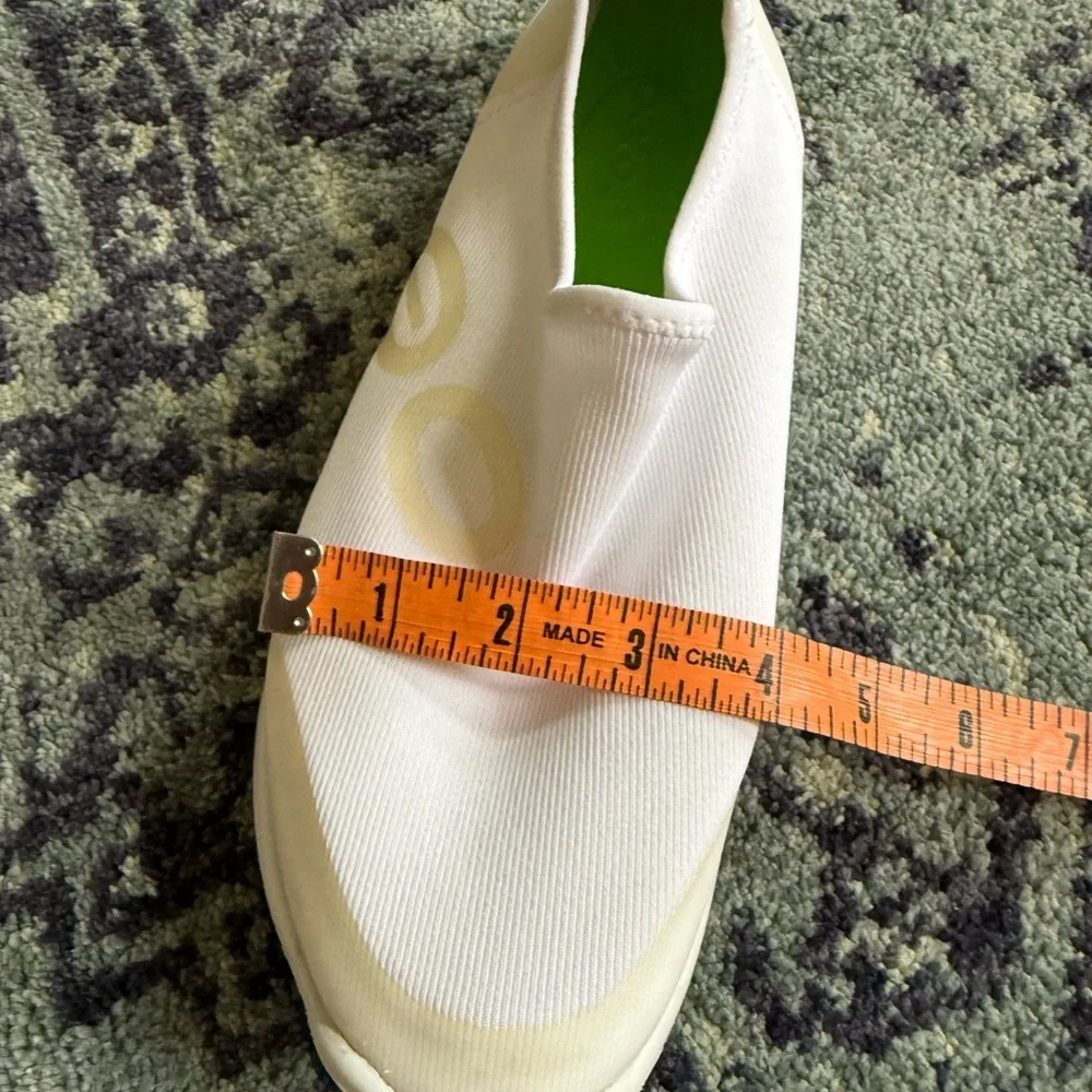 Women’s Size 8.5 OOFOS OOmg Sport Low Recovery White Shoe Slip On Support Shoes - Picture 9 of 9